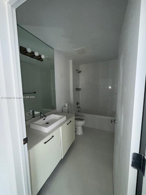 151 SE 1st St Unit 1607, Miami, FL 33131 - full bath featuring vanity, shower / washtub combination, and tile patterned flooring