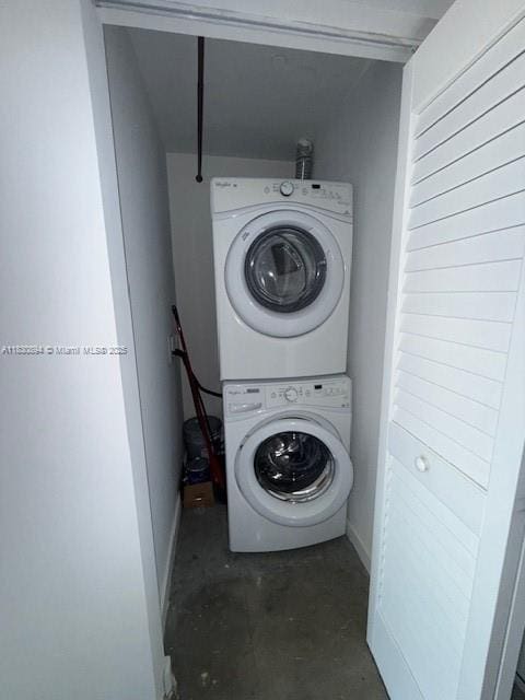 151 SE 1st St Unit 1607, Miami, FL 33131 - laundry room with stacked washer and clothes dryer and baseboards