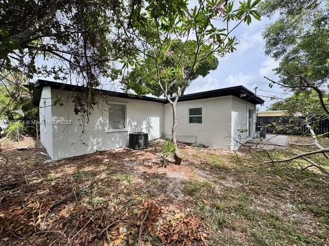 1108 SW 22nd Ave, Fort Lauderdale, FL 33312 - rear view of property featuring stucco siding