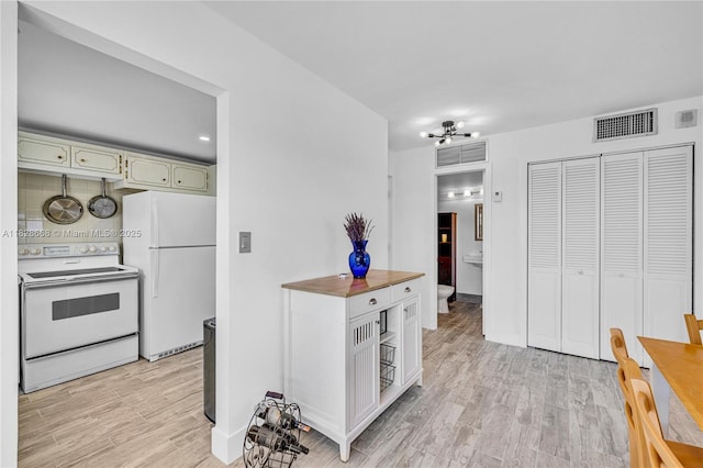 4141 Nautilus Dr Unit 7J, Miami Beach, FL 33140 - kitchen featuring white appliances, light wood-type flooring, and a chandelier