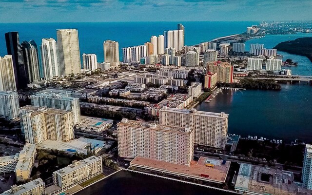 251 174th St Unit 911, Sunny Isles Beach, FL 33160 - photo 4