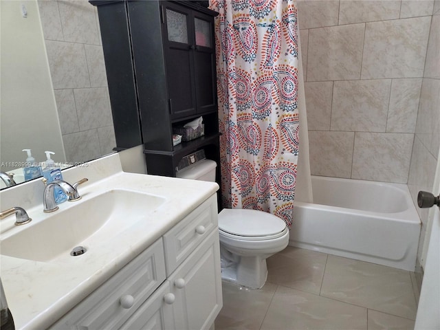 4720 NW 114th Ave Unit 206, Doral, FL 33178 - full bath with vanity and shower / bath combo with shower curtain