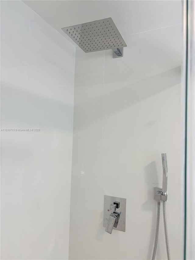 4025 Ellesmere B 4025, Deerfield Beach, FL 33442 - bathroom view of tiled shower