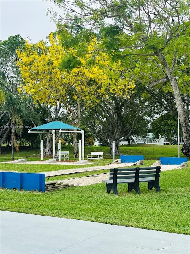 4025 Ellesmere B 4025, Deerfield Beach, FL 33442 - surrounding community with a yard and a gazebo