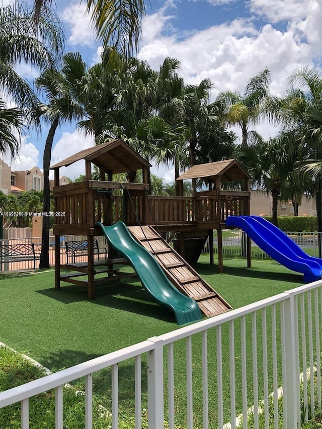 8670 NW 6th Ln Unit 4-208, Miami, FL 33126 - view of jungle gym