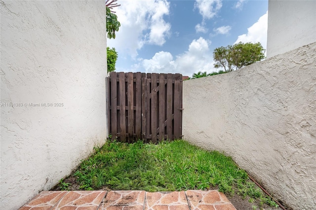 10114 NW 4th Ln Unit 3-12, Miami, FL 33172 - view of yard featuring a gate
