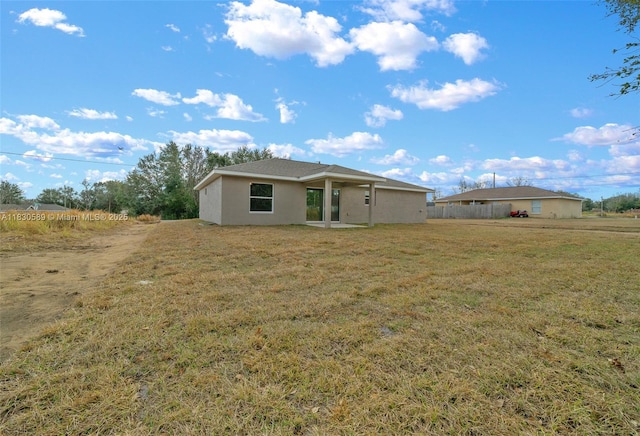 7 Dogwood Trail Run, Ocala, FL 34472 - rear view of property with a lawn and stucco siding
