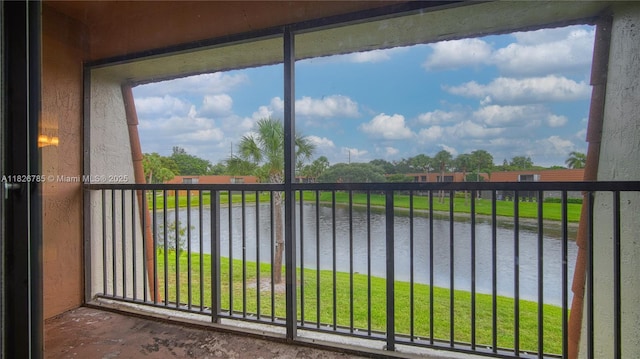 11101 SW 15th Mnr, Davie, FL 33324 - unfurnished sunroom with a water view