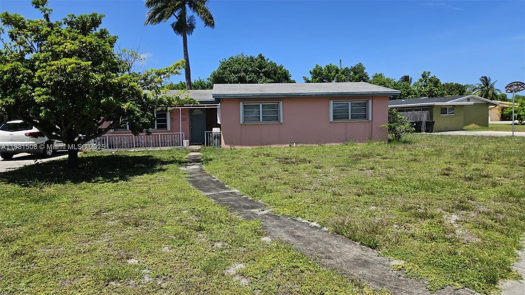 1143 NW 18th St, Fort Lauderdale, FL 33311 - ranch-style house with a front yard