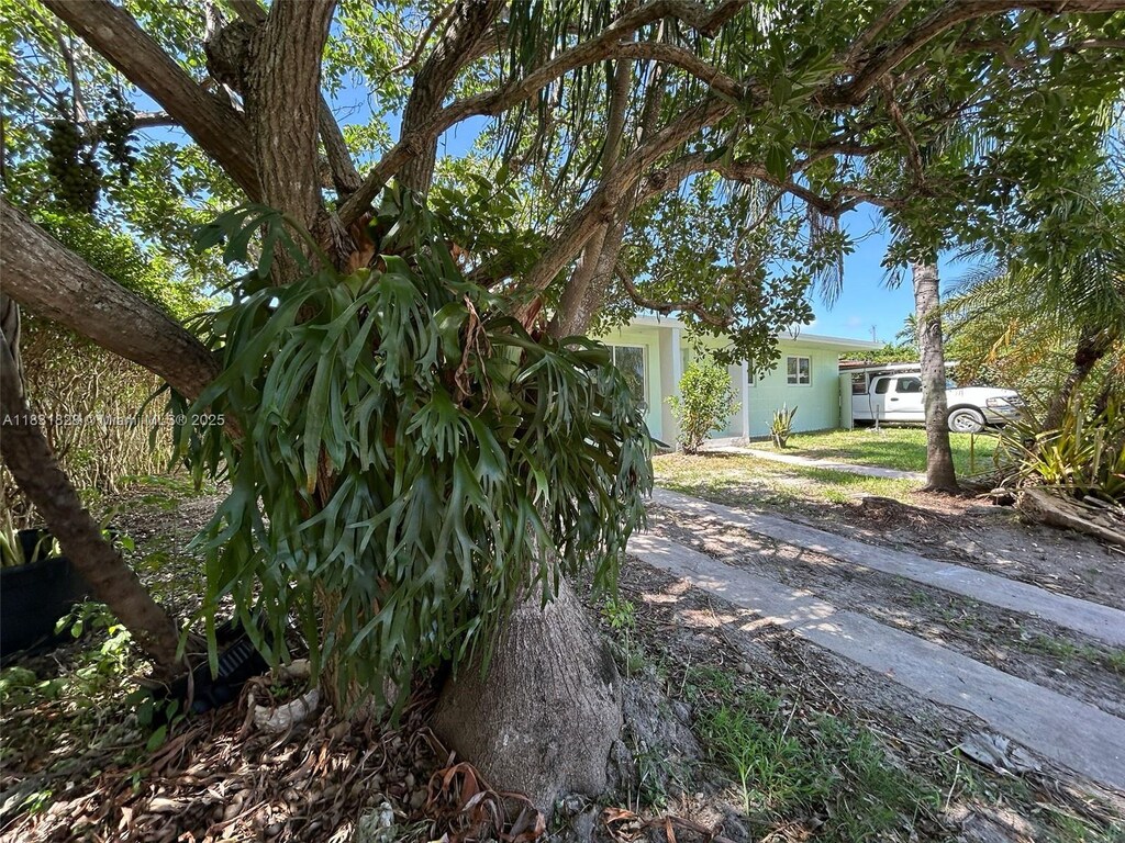 11865 SW 186th St, Miami, FL 33177 - full bath with vanity and washtub / shower combination