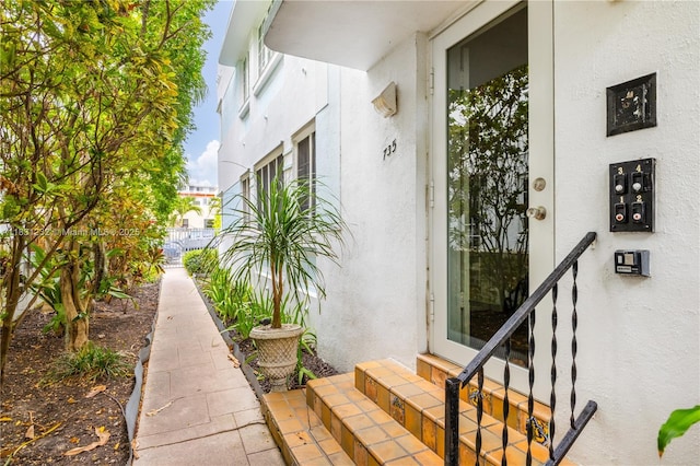735 14th Pl Unit 3, Miami Beach, FL 33139 - entrance to property with stucco siding