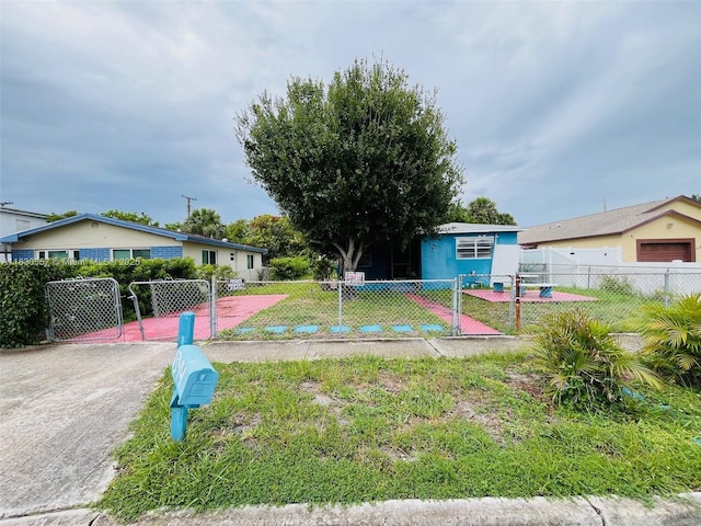 1344 W 10th St, Riviera Beach, FL 33404 - view of yard featuring a gate