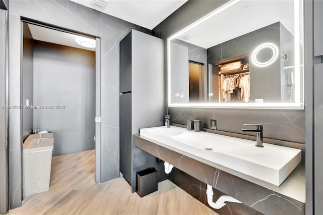 2020 N Bayshore Dr Unit 3408, Miami, FL 33137 - full bathroom featuring vanity and a walk in closet