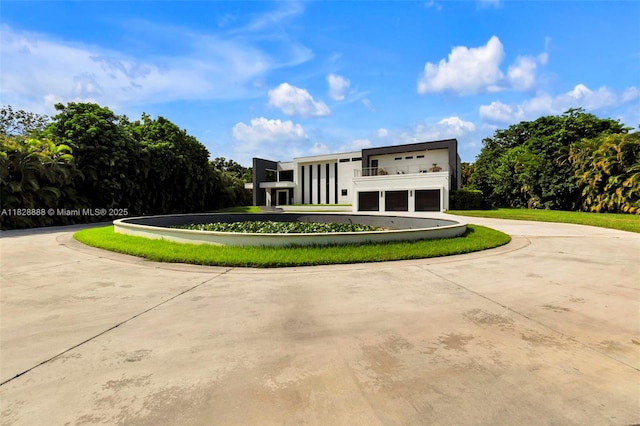 13441 Mustang Trl, Southwest Ranches, FL 33330 - view of property's community with curved driveway and a garage