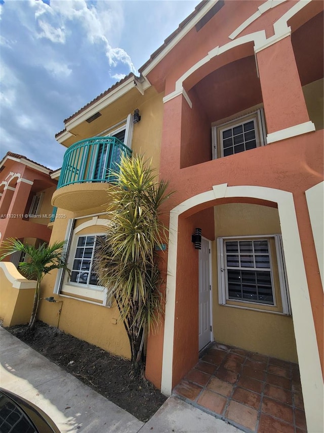 7145 NW 173rd Dr Unit 1108, Hialeah, FL 33015 - view of front of property featuring stucco siding and a balcony
