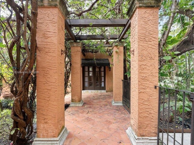 1006 S Greenway Dr, Coral Gables, FL 33134 - photo 17