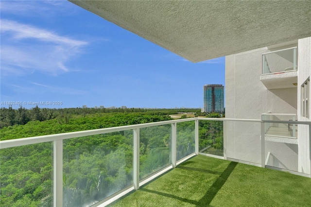 14951 Royal Oaks Ln Unit 806, North Miami, FL 33181 - view of balcony