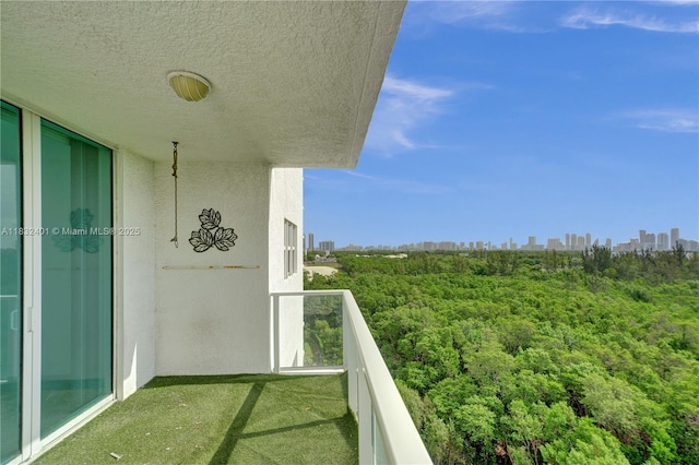14951 Royal Oaks Ln Unit 806, North Miami, FL 33181 - balcony featuring a skyline view
