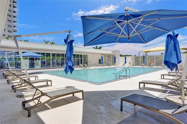 14951 Royal Oaks Ln Unit 806, North Miami, FL 33181 - community pool with a patio area