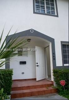 968 N 18th Ct, Hollywood, FL 33020 - view of exterior entry with stucco siding