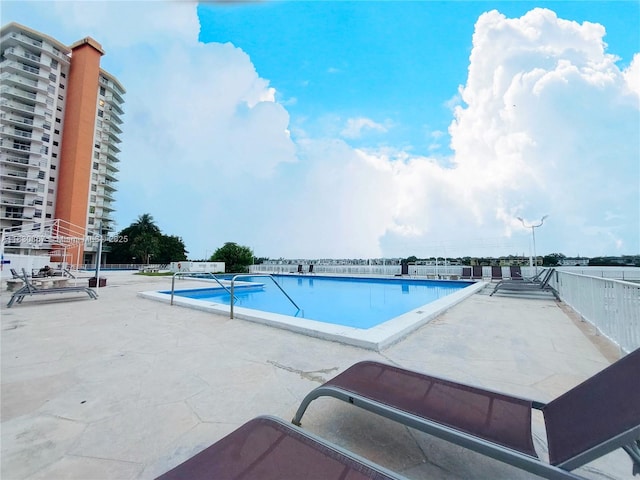 1351 NE Miami Gardens Dr Unit 513E, Miami, FL 33179 - community pool with a patio area