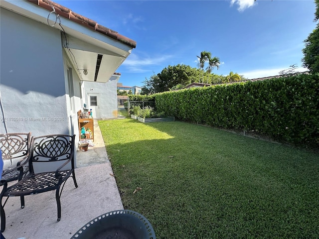 8821 SW 87th St, Miami, FL 33173 - view of yard featuring a patio