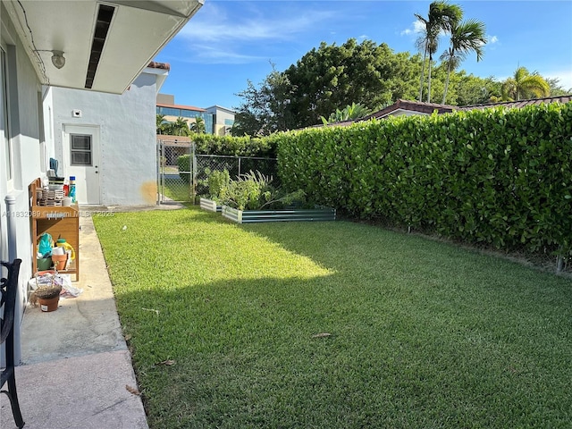 8821 SW 87th St, Miami, FL 33173 - view of yard with a vegetable garden