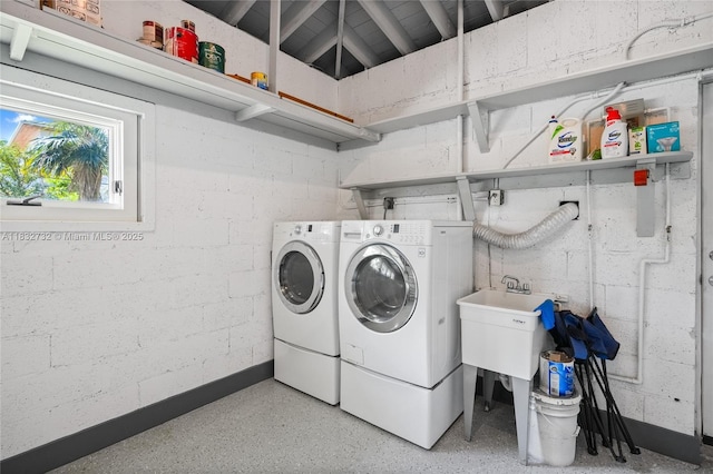 1221 NE 87th St, Miami, FL 33138 - laundry room featuring washer and clothes dryer