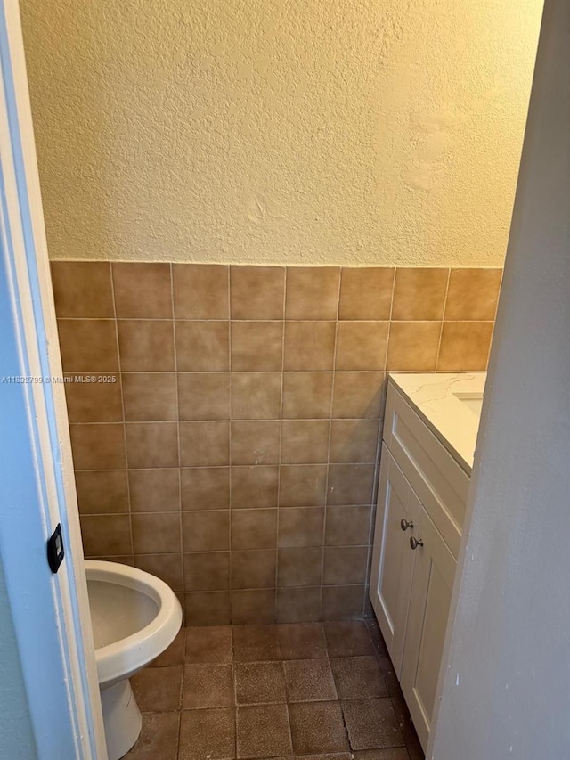 2341 W 66th Pl Unit 103, Hialeah, FL 33016 - bathroom featuring a textured wall, vanity, and tile walls