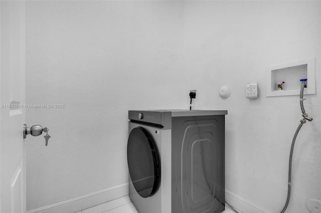 1005 NW 100th Ave, Miami, FL 33172 - laundry room featuring washer / dryer and baseboards