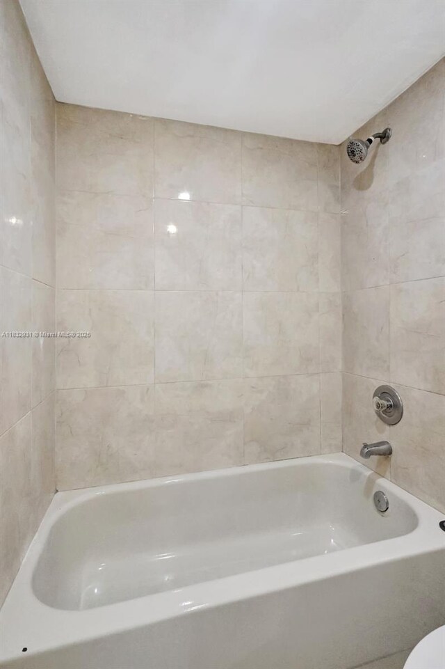 933 NE 199th St Unit 102, Miami, FL 33179 - photo 16