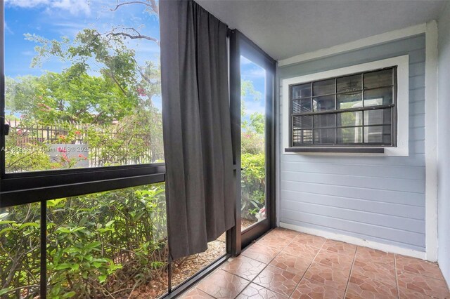 933 NE 199th St Unit 102, Miami, FL 33179 - photo 23