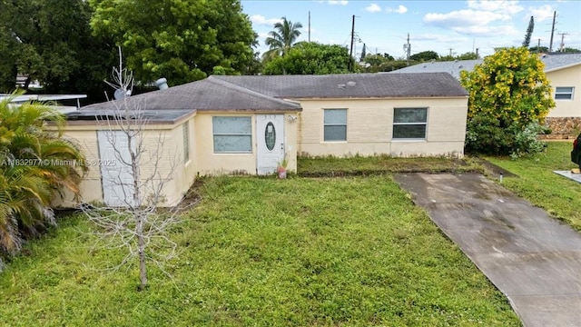 519 N 60th Way, Hollywood, FL 33024 - ranch-style home featuring a front lawn, roof with shingles, and stucco siding