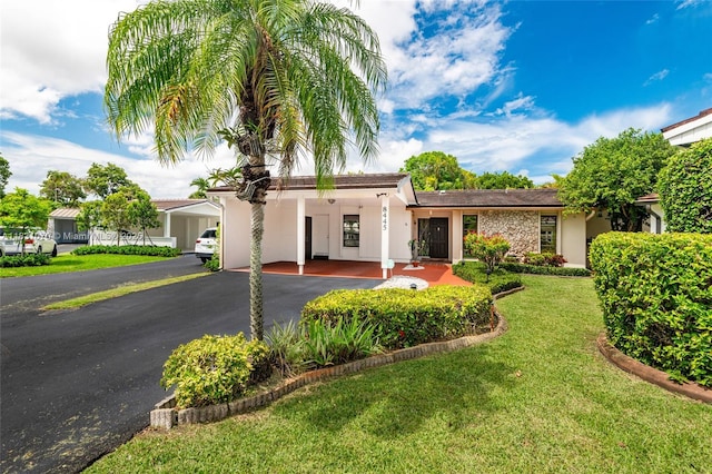 8445 SW 80th Pl, Miami, FL 33143 - view of front facade featuring driveway, stucco siding, a front lawn, and a carport