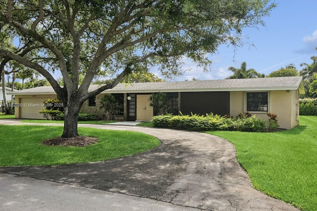 15471 SW 83rd Ave, Palmetto Bay, FL 33157 - ranch-style home featuring curved driveway, a front yard, and stucco siding