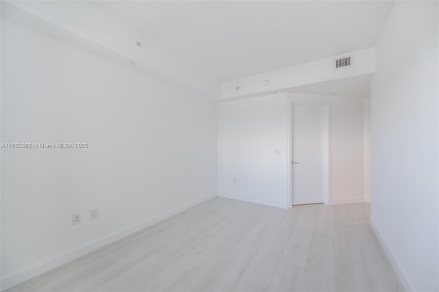 650 NE 32nd St Unit 4301, Miami, FL 33137 - unfurnished room featuring light wood-style floors and baseboards