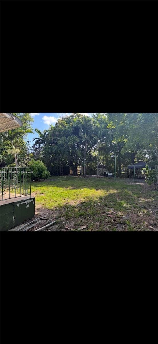110 SW 64th Ct, Miami, FL 33144 - view of yard