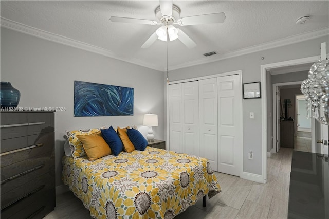 1173 NW 134th Pl, Miami, FL 33182 - bedroom featuring a closet, wood finished floors, crown molding, ceiling fan, and a textured ceiling