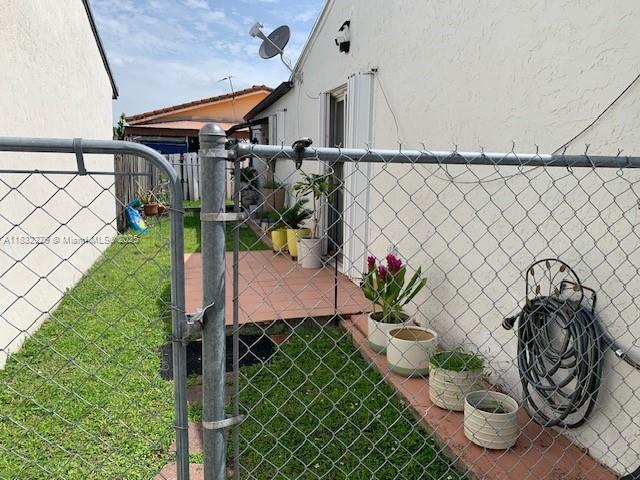 13375 NW 3rd Ter, Miami, FL 33182 - exterior space