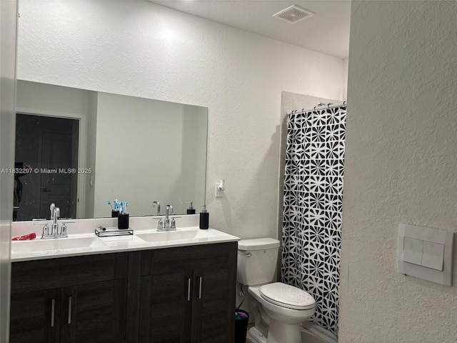 830 SE 19th St, Homestead, FL 33034 - full bath featuring a textured wall and double vanity