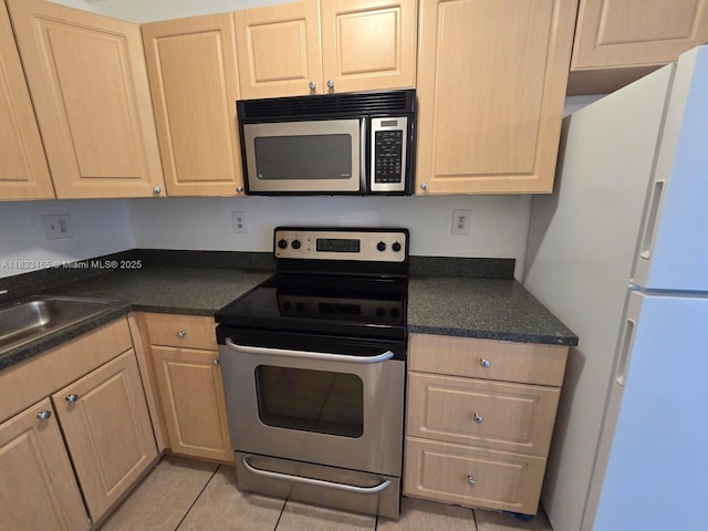 405 S Pine Island Rd Unit 401D, Plantation, FL 33324 - kitchen with stainless steel appliances, light brown cabinetry, and dark countertops