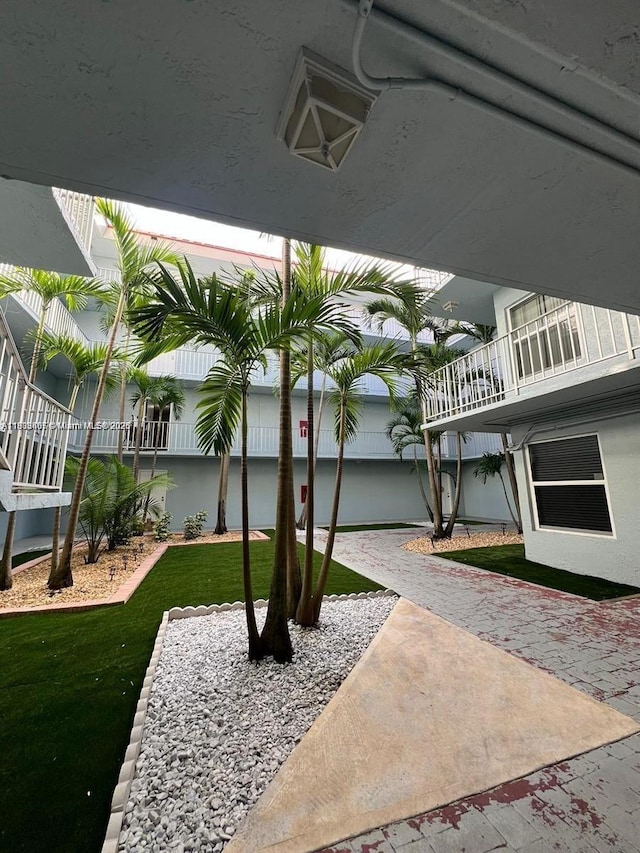 405 S Pine Island Rd Unit 401D, Plantation, FL 33324 - view of property's community featuring a lawn