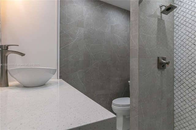 4326 Jackson St, Hollywood, FL 33021 - bathroom featuring tiled shower