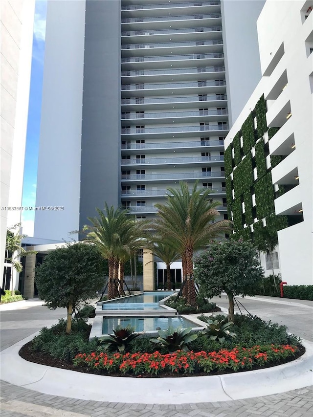 16385 Biscayne Blvd Unit 2702, North Miami Beach, FL 33160 - view of building exterior