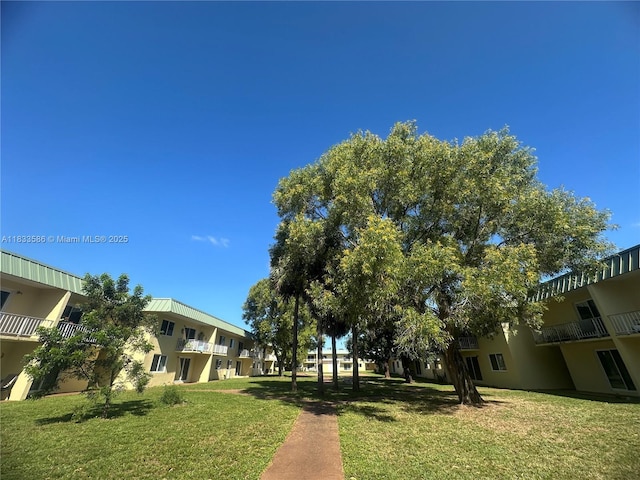 505 NW 177th St Unit 139, Miami Gardens, FL 33169 - view of green lawn