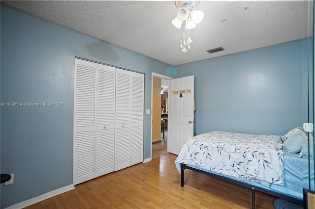15824 Cotswold Ct, Davie, FL 33331 - bedroom with wood finished floors, a closet, and a textured ceiling