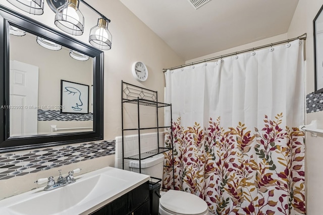 8107 NW 73rd Ter, Tamarac, FL 33321 - full bath featuring vanity, decorative backsplash, lofted ceiling, and a shower with curtain