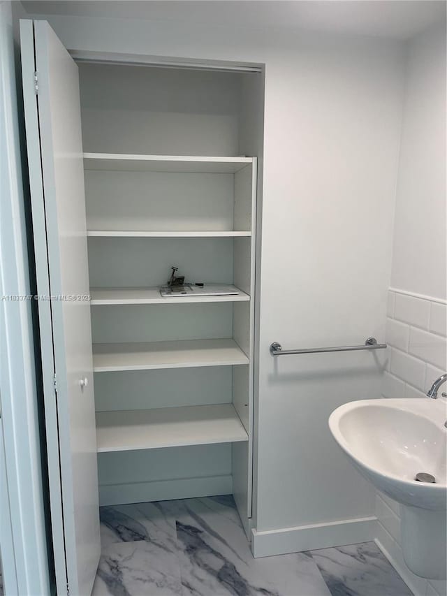 690 SW 1st Ct Unit 19, Miami, FL 33130 - closet with a sink