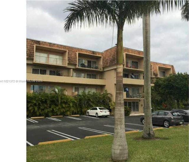 7900 Camino Crk Unit 401, Miami, FL 33143 - view of building exterior featuring uncovered parking