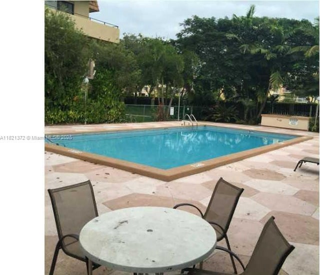 7900 Camino Crk Unit 401, Miami, FL 33143 - community pool with a patio area